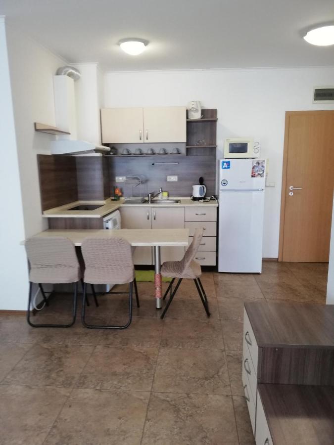 Apartamenti Zhelezovi Поморие Экстерьер фото
