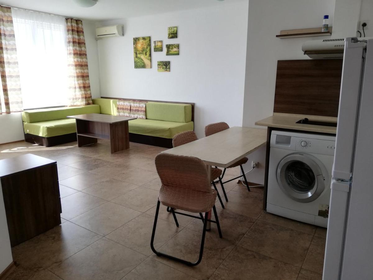 Apartamenti Zhelezovi Поморие Экстерьер фото