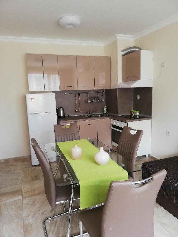 Apartamenti Zhelezovi Поморие Экстерьер фото