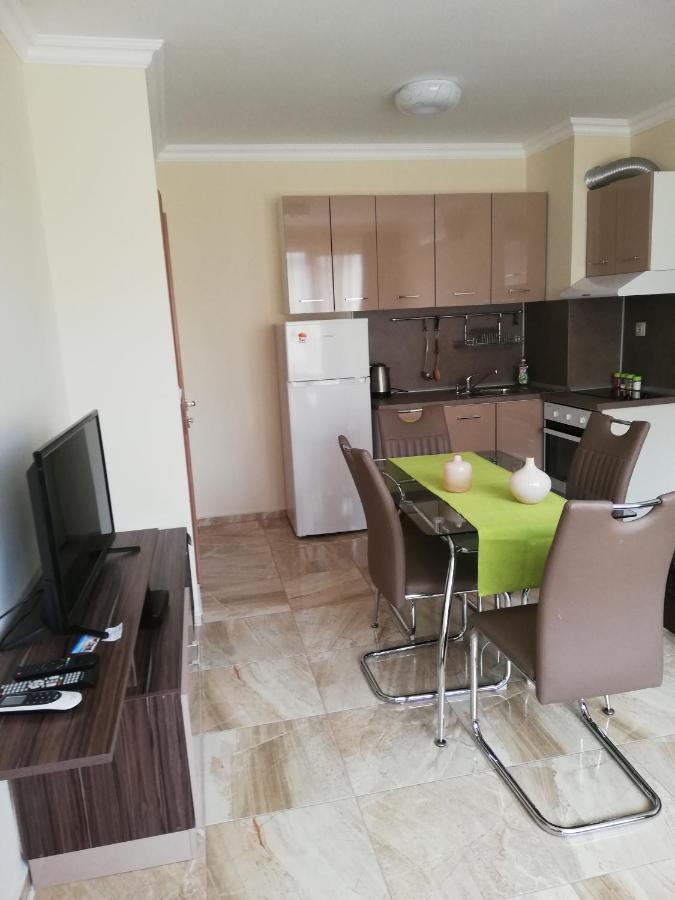 Apartamenti Zhelezovi Поморие Экстерьер фото